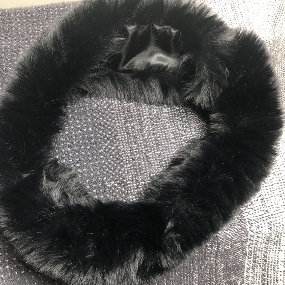 Women’s faux fur Newsboy cabbie cap/gloves - Picture 6 of 9